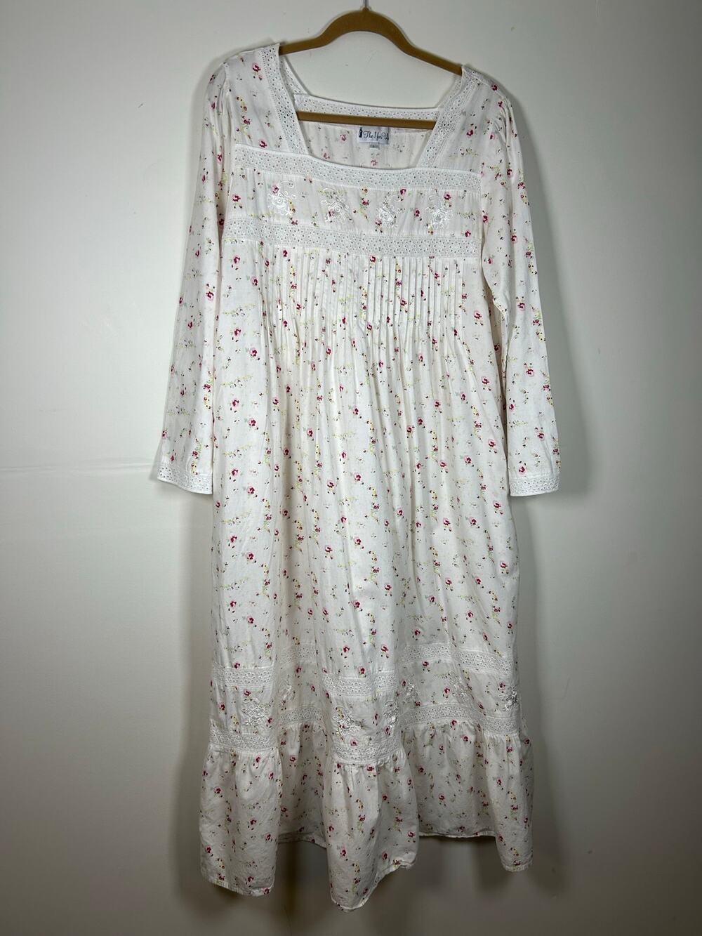 The 1 For U - Violet Long Sleeve Cotton white floral Nightgown women’s size L